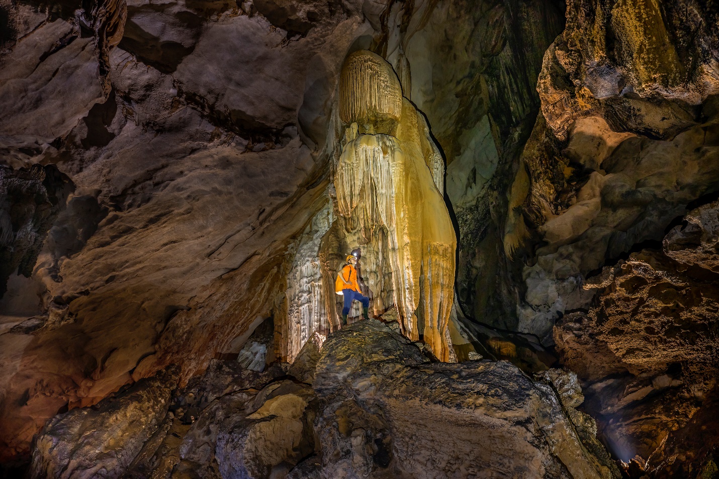 Vẻ đẹp nguyên sơ của hang Chà Lòi
