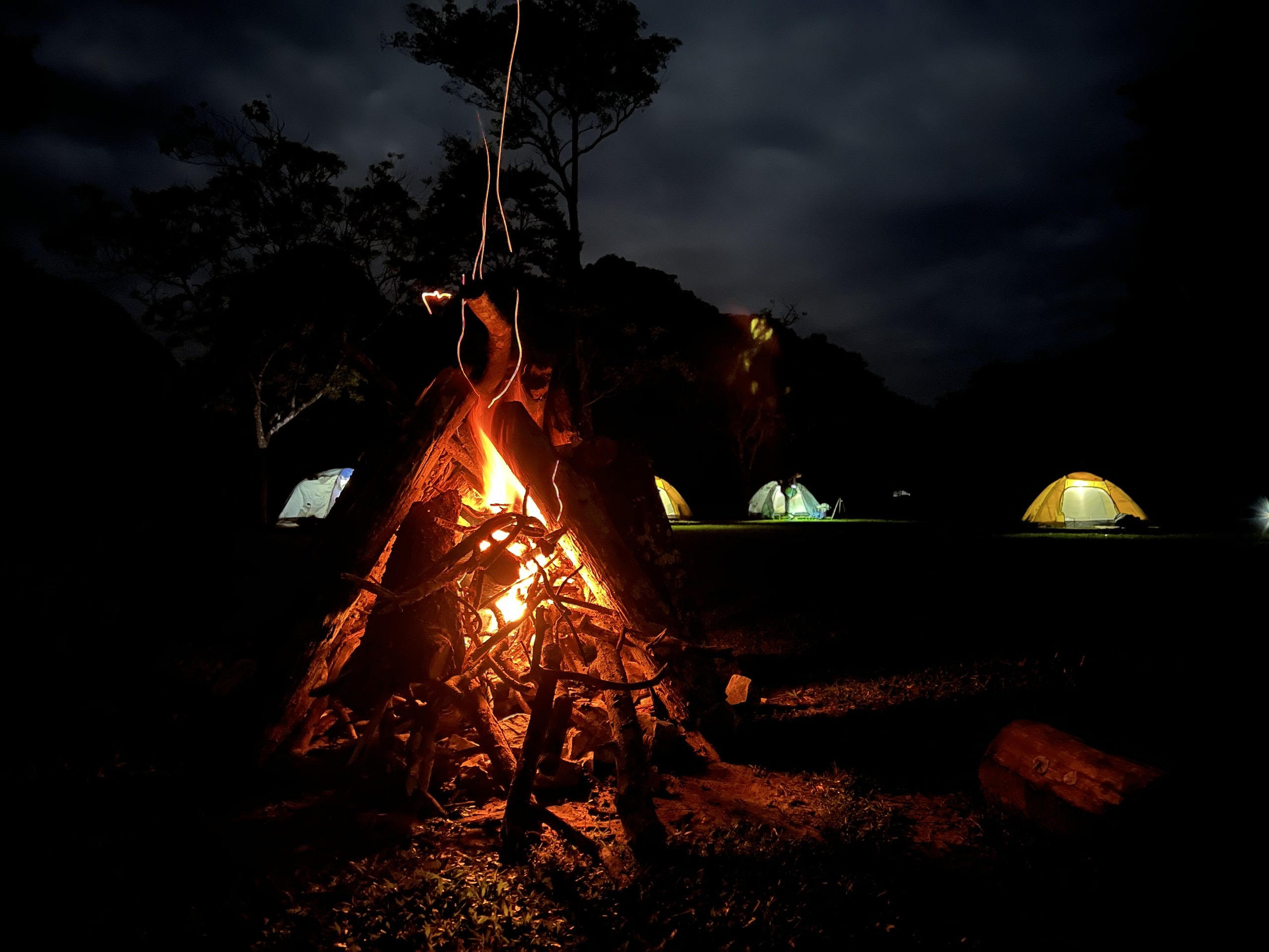 Đốt lửa trại và camping tại Thung Lũng Tình Yêu